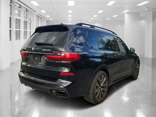 2022 BMW X7 M50i