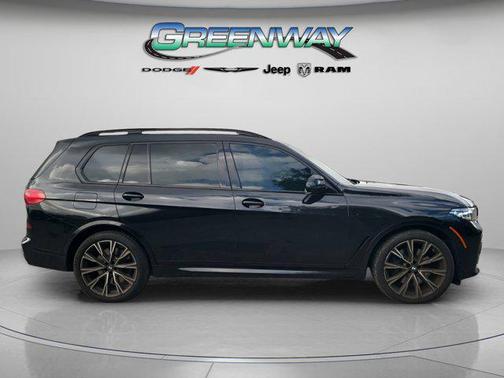 2022 BMW X7 M50i