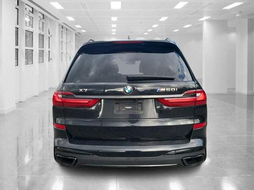 2022 BMW X7 M50i