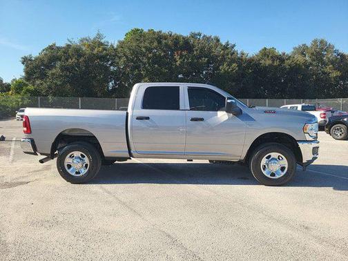 2024 RAM 2500 Tradesman Crew Cab 4x4 6'4' Box