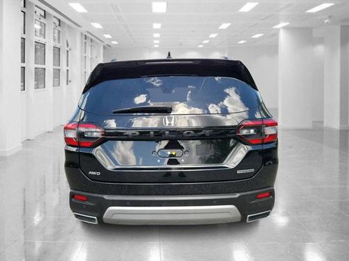 2025 Honda Pilot Touring 8-Passenger