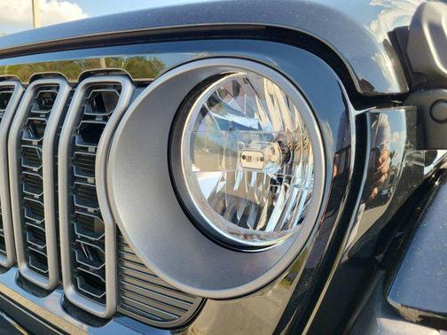2025 Jeep Gladiator Nighthawk