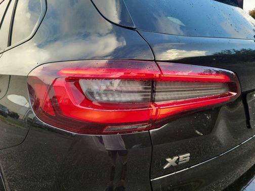 2021 BMW X5 M50i