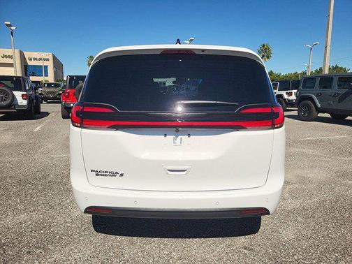 2026 Chrysler Pacifica L