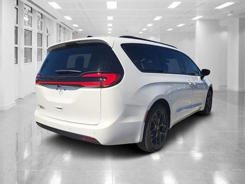 2026 Chrysler Pacifica L