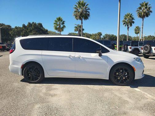 2026 Chrysler Pacifica L