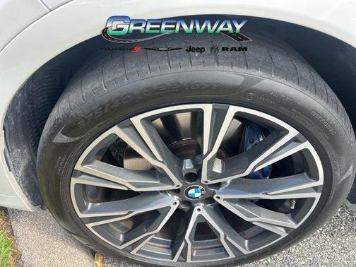 Mineral White Metallic 2021 BMW X7 xDrive40i