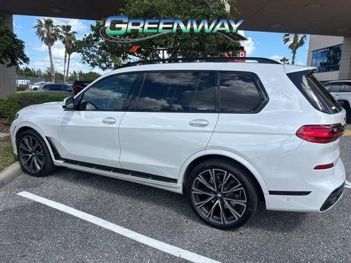 Mineral White Metallic 2021 BMW X7 xDrive40i