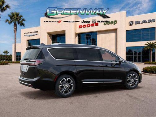 Diamond Black Crystal Pearlcoat 2026 Chrysler Pacifica L