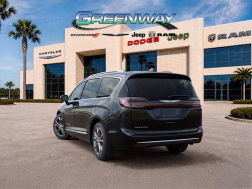 Diamond Black Crystal Pearlcoat 2026 Chrysler Pacifica L