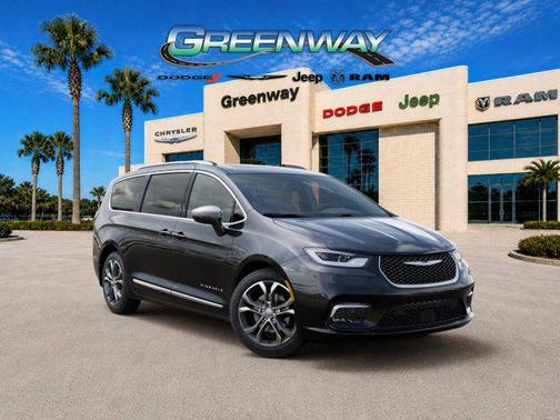 Diamond Black Crystal Pearlcoat 2026 Chrysler Pacifica L