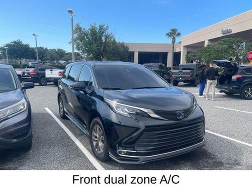 2021 Toyota Sienna XLE 8 Passenger