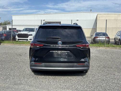 2021 Toyota Sienna XLE 8 Passenger