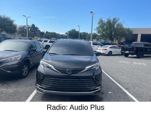 2021 Toyota Sienna XLE 8 Passenger