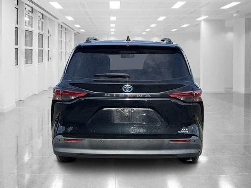 2021 Toyota Sienna XLE 8 Passenger