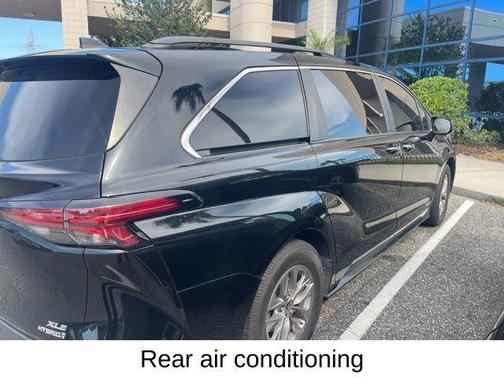 2021 Toyota Sienna XLE 8 Passenger