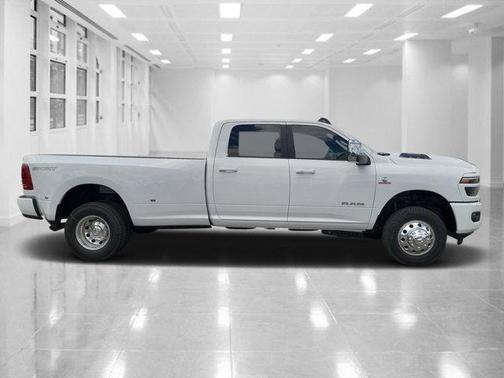 2025 RAM 3500 Laramie Crew Cab 4x4 8' Box