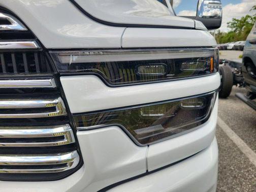 2025 RAM 3500 Laramie Crew Cab 4x4 8' Box