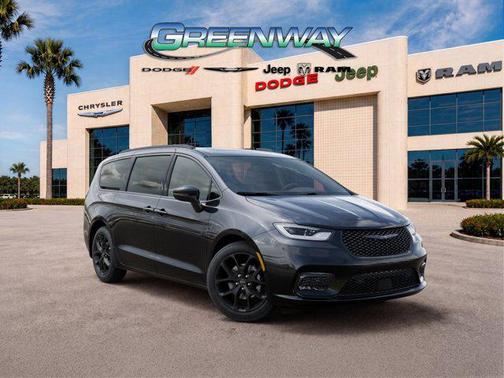 Diamond Black Crystal Pearlcoat 2026 Chrysler Pacifica Limited