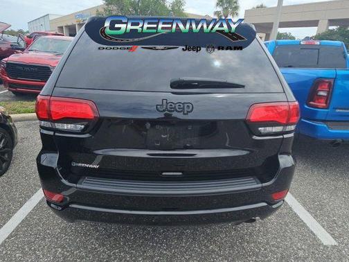Diamond Black Crystal Pearlcoat 2022 Jeep Grand Cherokee Laredo