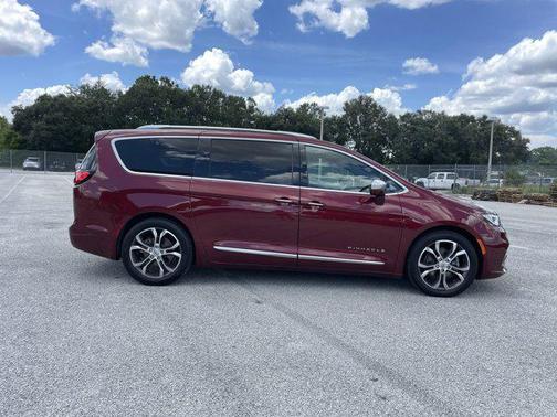 2022 Chrysler Pacifica L