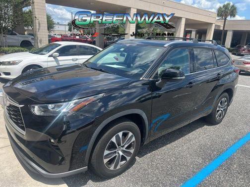 Midnight Black Metallic 2020 Toyota Highlander XLE