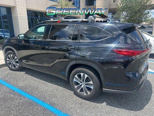 Midnight Black Metallic 2020 Toyota Highlander XLE