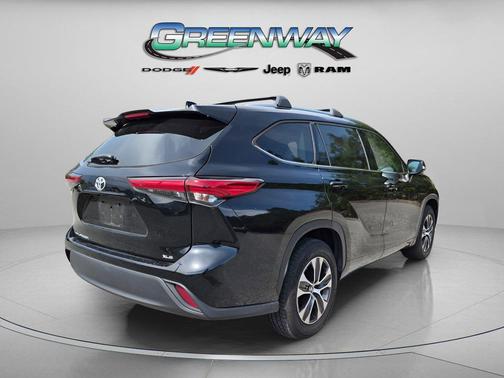 Midnight Black Metallic 2020 Toyota Highlander XLE