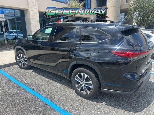Midnight Black Metallic 2020 Toyota Highlander XLE