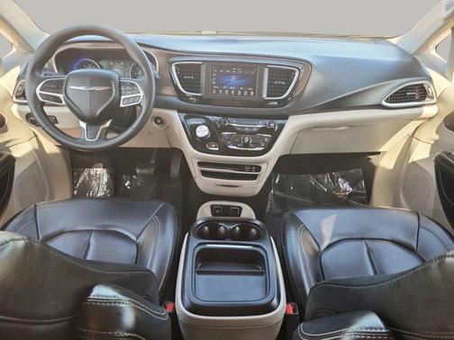 2020 Chrysler Voyager LXI