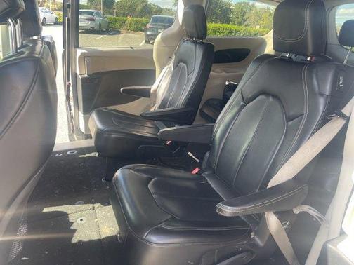 2020 Chrysler Voyager LXI