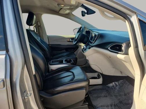 2020 Chrysler Voyager LXI