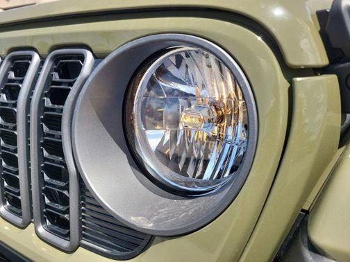 2025 Jeep Gladiator Nighthawk