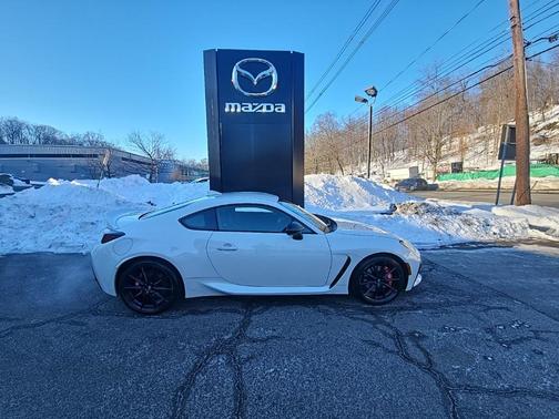 2024 Toyota GR86 Premium