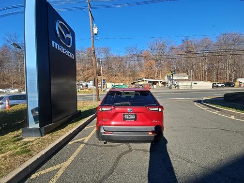 2022 Toyota RAV4 Hybrid LE