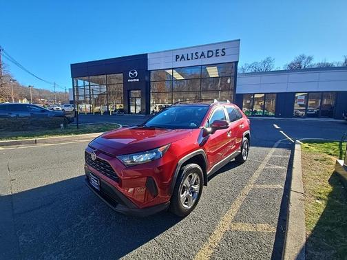2022 Toyota RAV4 Hybrid LE