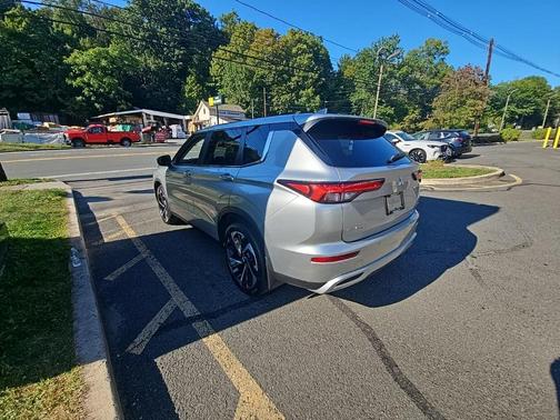 2022 Mitsubishi Outlander SE