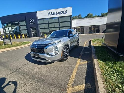 2022 Mitsubishi Outlander SE