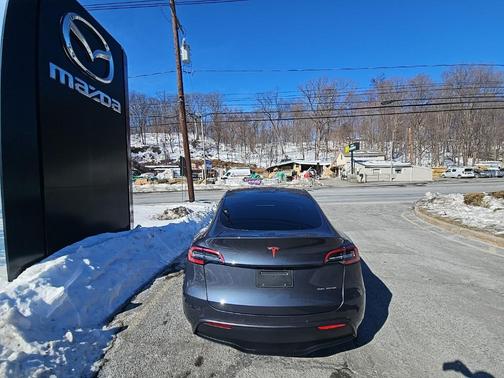 2022 Tesla Model Y Long Range Dual Motor All-Wheel Drive