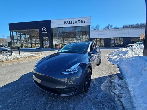 2022 Tesla Model Y Long Range Dual Motor All-Wheel Drive