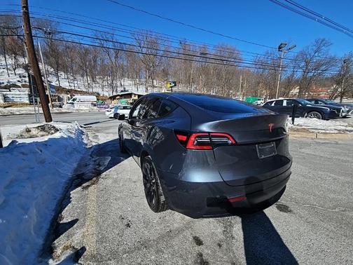 2022 Tesla Model Y Long Range Dual Motor All-Wheel Drive