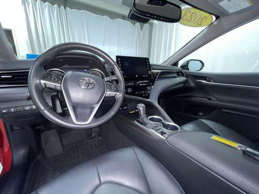 2023 Toyota Camry Hybrid XLE