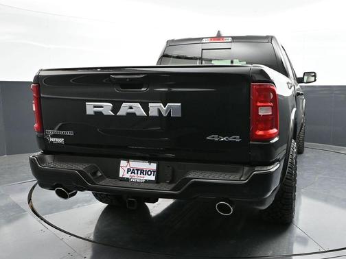Diamond Black Crystal Pearlcoat 2026 RAM 1500 Big Horn/Lone Star