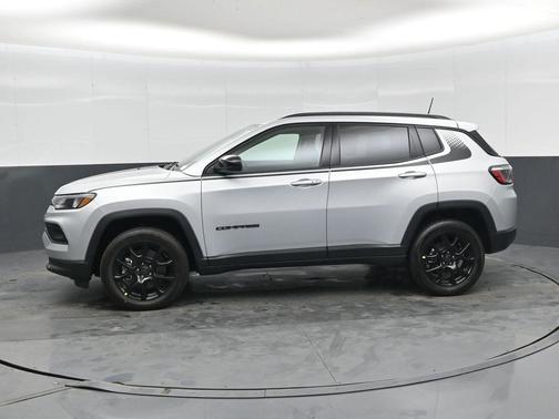Silver Zynith Metallic Clearcoat 2026 Jeep Compass Latitude