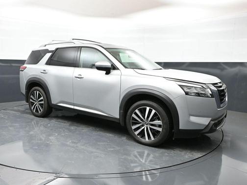 Brilliant Silver Metallic 2024 Nissan Pathfinder Platinum 4WD