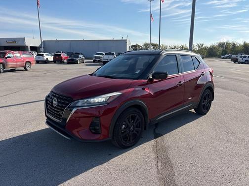 2023 Nissan Kicks SR