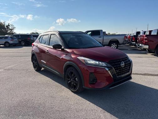 2023 Nissan Kicks SR