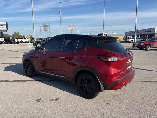 2023 Nissan Kicks SR