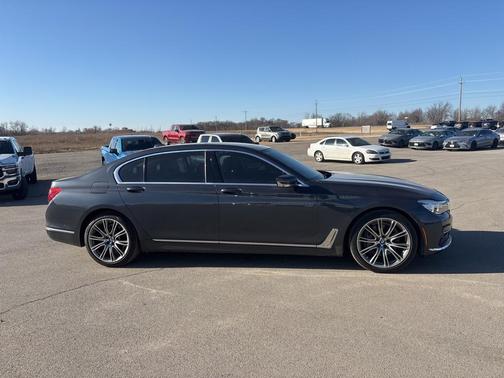 2016 BMW 740 740i
