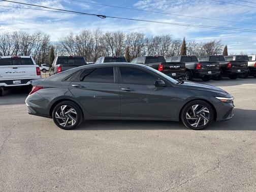 2025 Hyundai ELANTRA Sport